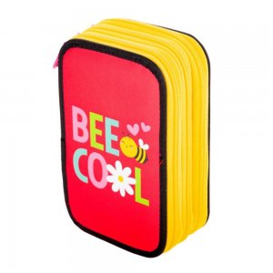Penar Echipat Daco cu 3 Fermoare, Model Bee Cool, Dimensiuni 19.5x13x7.5 cm, Material Poliester, Culoare Rosu Penar Echipat Daco cu 3 Fermoare, Model Bee Cool, Dimensiuni 19.5x13x7.5 cm, Material Poliester, Culoare Rosu