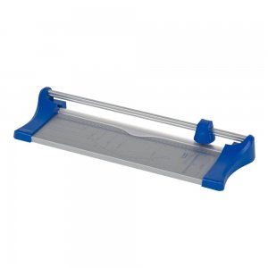 Trimmer Rotativ A3 Q-CONNECT, Capacitate 8 Coli, 465x215x90 mm, Lungime Taiere 46 cm, Culoare Gri/Albastru, Trimmmere A3, Tehnica de Birou, Trimmere pentru Ecusoane si Etichete, Trimmer pentru Hartie,Trimmere pentru Hartie si Carton Trimmer Rotativ A3 Q-CONNECT, Capacitate 8 Coli, 465x215x90 mm, Lungime Taiere 46 cm, Culoare Gri/Albastru, Trimmmere A3, Tehnica de Birou, Trimmere pentru Ecusoane si Etichete, Trimmer pentru Hartie,Trimmere pentru Hartie si Carton