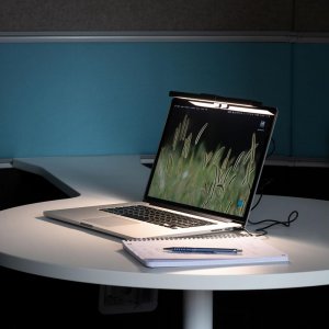 Lampa Unilux Led Travelight, Sistem Prindere Pe Laptop, Intensitate Reglabila, Lumina Rece/cald, Alimentare Usb 5v/1a, Cablu 1m, Portabila, Husa Inclusa, Aluminiu/abs, Culoare Negru Lampa Unilux Led Travelight, Sistem Prindere Pe Laptop, Intensitate Reglabila, Lumina Rece/cald, Alimentare Usb 5v/1a, Cablu 1m, Portabila, Husa Inclusa, Aluminiu/abs, Culoare Negru